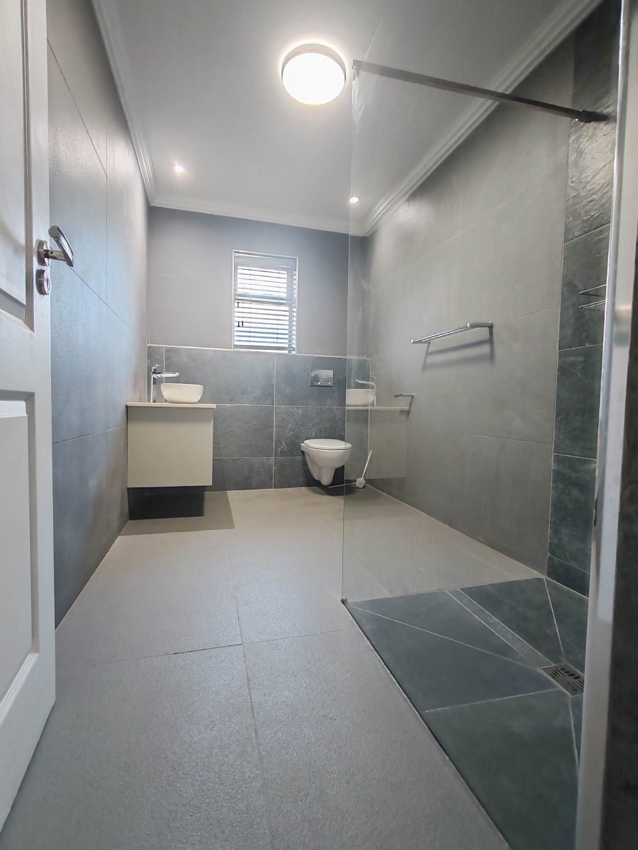 7 Bedroom Property for Sale in Perlemoenbaai Western Cape
